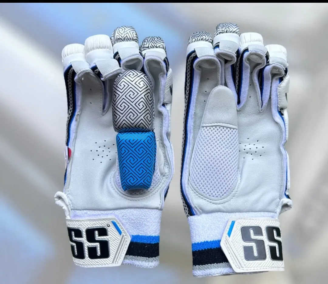 SS Aerolite Cricket Batting Gloves